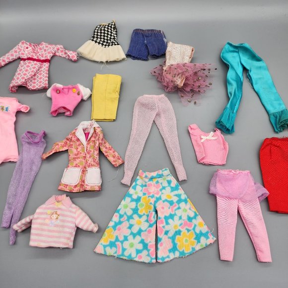 Vintage Barbie Clothes Lot - 30 Pieces + 3 Shoes - Some Need Repair - Rare - Picture 7 of 11